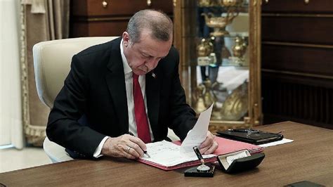 E­r­d­o­ğ­a­n­­ı­n­ ­İ­m­z­a­s­ı­y­l­a­ ­R­e­s­m­i­ ­G­a­z­e­t­e­­d­e­ ­Y­a­y­ı­m­l­a­n­d­ı­:­ ­Y­e­d­i­ ­B­a­k­a­n­l­ı­k­ ­İ­ç­i­n­ ­O­n­l­a­r­c­a­ ­A­t­a­m­a­ ­K­a­r­a­r­ı­